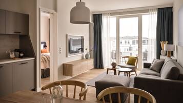 Apartment mit 1 Schlafzimmer und seitlichem Meerblick | Hochwertige Bettwaren, Pillowtop-Betten, Zimmersafe