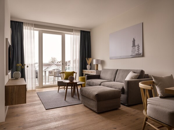 43-inch Smart TV with cable channels, TV, heated floors