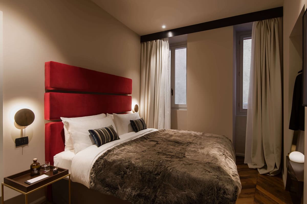 Minibar, in-room safe, desk, blackout curtains