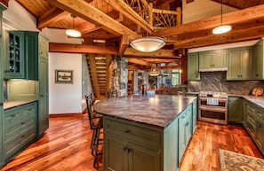Coffee/tea maker, fridge, microwave, oven - Lake View Chalet, walk to village, 5 furnished outdoor spaces, game rooms (Lake Placid)