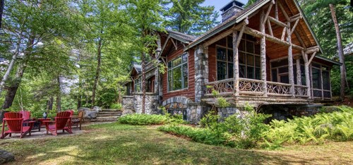 Lake View Chalet, walk to village, 5 furnished outdoor spaces, game rooms