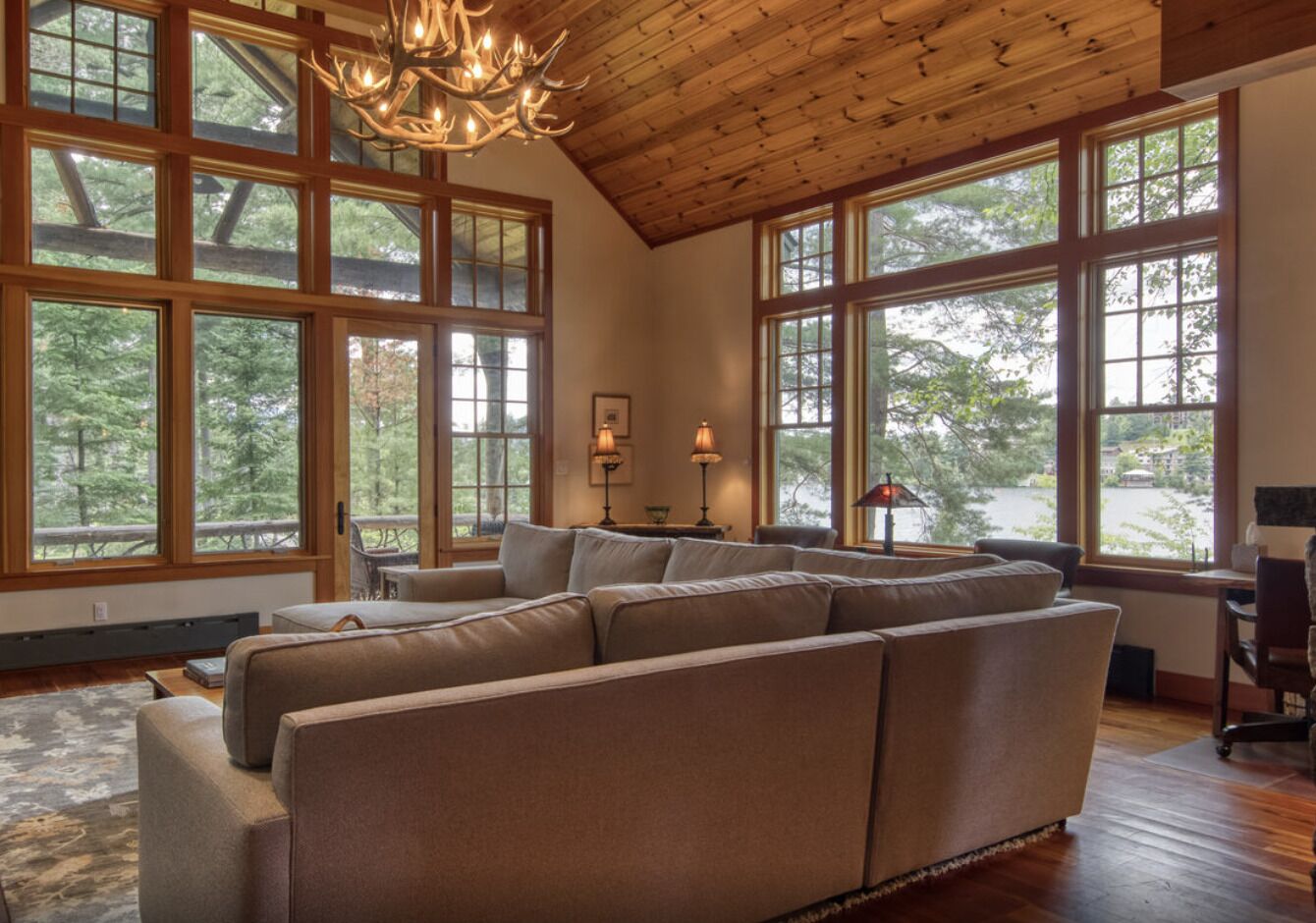 Smart TV, chimenea, videojuegos y futbolito 