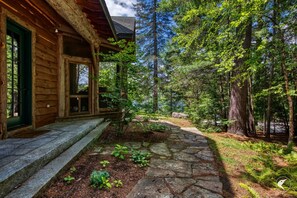 Terrace/patio - Lake View Chalet, enjoy a Luxury Adirondack Retreat ideal for Family and Friends (Lake Placid)