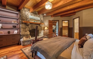 4 bedrooms, desk, iron/ironing board, free WiFi
