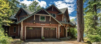 Lake View Chalet, enjoy a Luxury Adirondack Retreat with a walk to town location