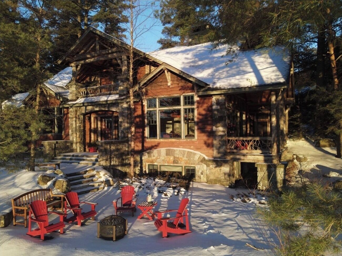 Enjoy winter from here! Positive reviews, scenic views and a fantastic location.