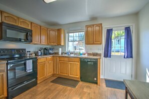 Refrigerador, microondas, horno, placa de cocina