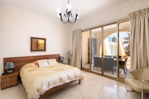8 bedrooms, in-room safe, iron/ironing board, travel cot
