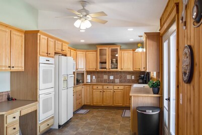 Pet Friendly Getaway Overlooking Lake Cascade