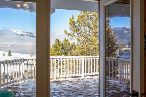 Pet Friendly Getaway Overlooking Lake Cascade