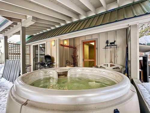 McCall Cabin with Hot Tub, Near Davis Beach