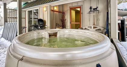 McCall Cabin with Hot Tub, Near Davis Beach