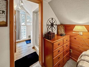 3 bedrooms, desk, iron/ironing board, travel cot
