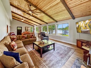 Smart TV, fireplace, DVD player