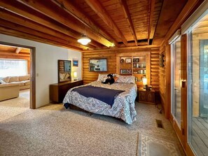 5 Schlafzimmer, Schreibtisch, Bügeleisen/Bügelbrett, Reisekinderbett