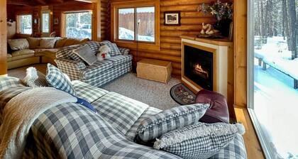 Spacious Log Cabin, Back Yard Access to Lake Cascade