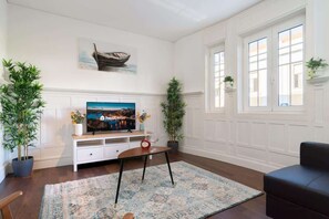 TV - 2 Rustic Colorful Flats | Terrace by HostWise (Porto)
