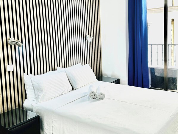 Bügeleisen/Bügelbrett, Reisekinderbett, kostenloses WLAN, Bettwäsche