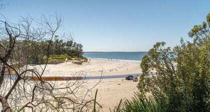 Jervis Shores - charming, light-filled apartment
