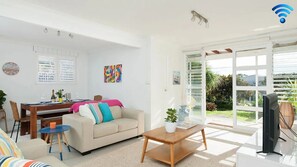TV - Maluhia B is a beautifully maintained pet friendly property just 5 minutes' walk to the beach (Fingal Bay)