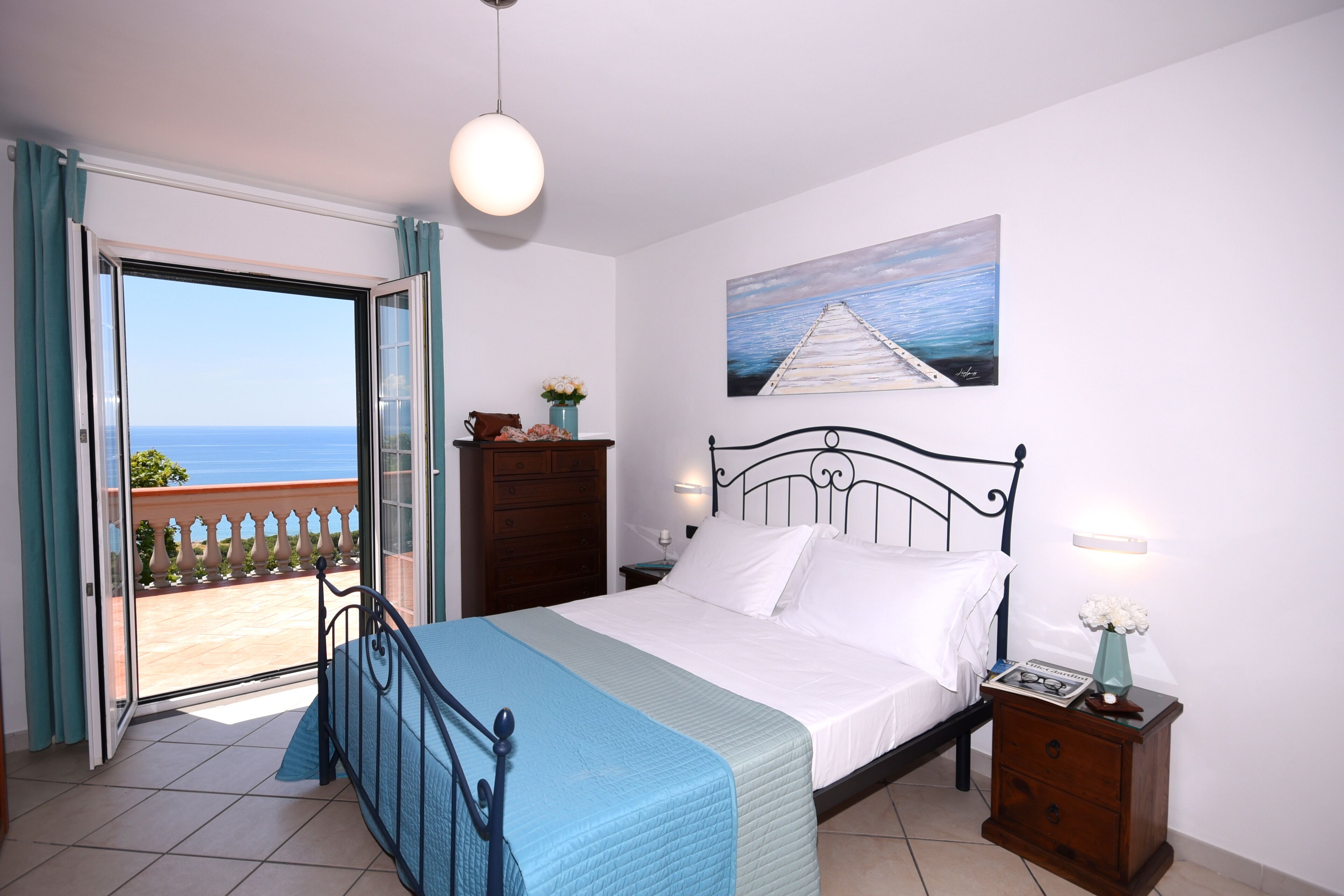 5 dormitoris, caixa forta a l'habitació i escriptori 