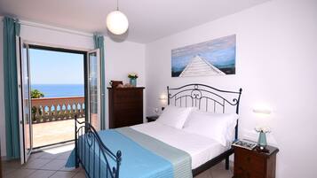 5 Schlafzimmer, Zimmersafe, Schreibtisch, Bügeleisen/Bügelbrett