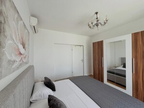Family House, 4 Bedrooms, Private Pool, Courtyard View | 4 bedrooms, individually decorated, individually furnished - Holiday Home Mary with Pool (Policnik)