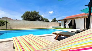 Seasonal outdoor pool, pool umbrellas, sun loungers - Holiday Home Mary with Pool (Policnik)