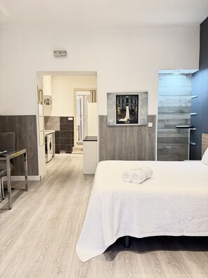 1 bedroom, iron/ironing board, travel cot, free WiFi