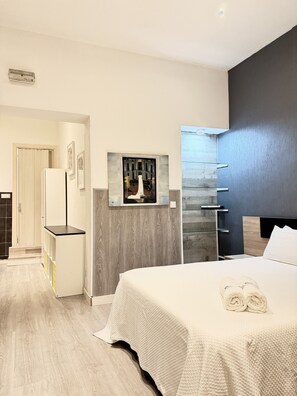 Silitysrauta/-lauta, vauvan matkasänky, ilmainen Wi-Fi, vuodevaatteet