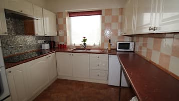 House | Private kitchen | Microwave, oven, toaster