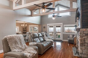 智能电视、壁炉