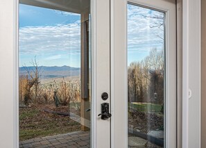 Interior - Mt. Hebron Home, Mt. vistas (Hendersonville)