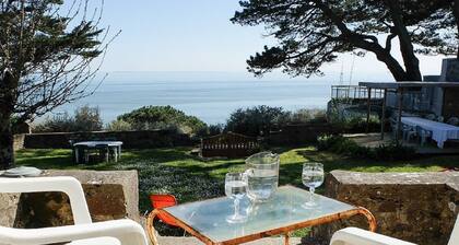 Villa large vue directe sur mer exceptionnelle, 14 pers, avec piano accordé.