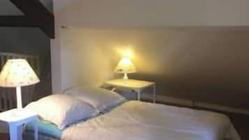 6 slaapkamers, een strijkplank/strijkijzer, reisbedje, gratis wifi