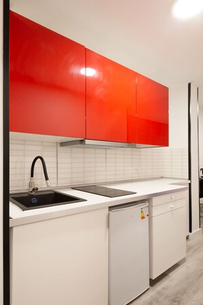 Fridge, microwave, stovetop, coffee/tea maker