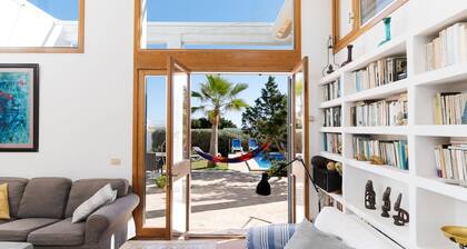 Holiday home for 6 people by the sea