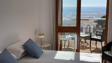 3 slaapkamers, een strijkplank/strijkijzer, gratis wifi, beddengoed