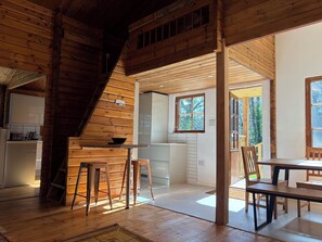 Dining - 7 bedroom, Stunning Cottage with Hot-Tub & Cinema Room (Ashley Heath)
