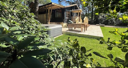 7 bedroom, Stunning Cottage with Hot-Tub & Cinema Room