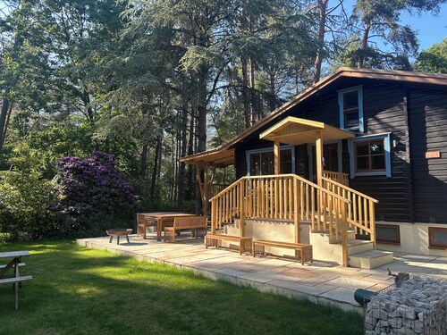 7 bedroom, Stunning Cottage with Hot-Tub & Cinema Room