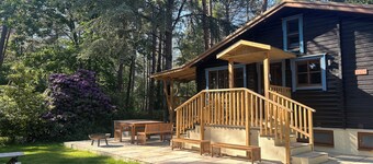 7 bedroom, Stunning Cottage with Hot-Tub & Cinema Room