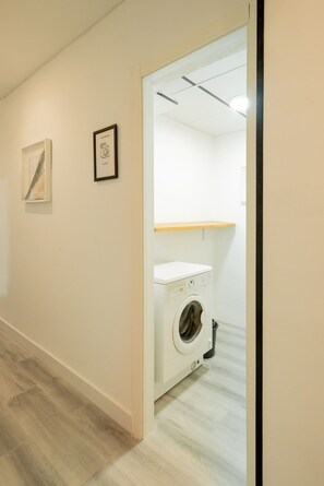 Interior - Sunny Double Room with Bathroom Gran Via | R131 (Madrid)