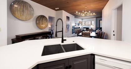 Remodeled Eolus Ski in/Ski Out condo - Views - Deck