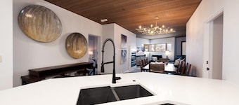 Remodeled Eolus Ski in/Ski Out condo - Views - Deck