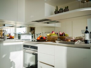 Frigorifero, microonde, lavastoviglie, freezer