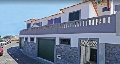 VILLA IN THE CENTER OF FUNCHAL WITH STUNNING VIEWS OVER THE BAY