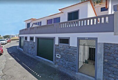 VILLA IN THE CENTER OF FUNCHAL WITH STUNNING VIEWS OVER THE BAY