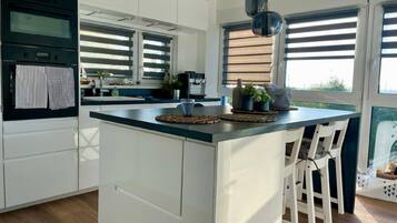 Kühlschrank, Mikrowelle, Ofen, Geschirrspüler