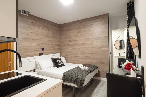 1 chambre, fer et planche à repasser, Wi-Fi gratuit, draps fournis